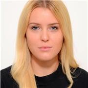 Studentessa Universitaria impartisce lezioni di inglese per studenti di scuola di primo e secondo grado, liceo e istituti tecnici